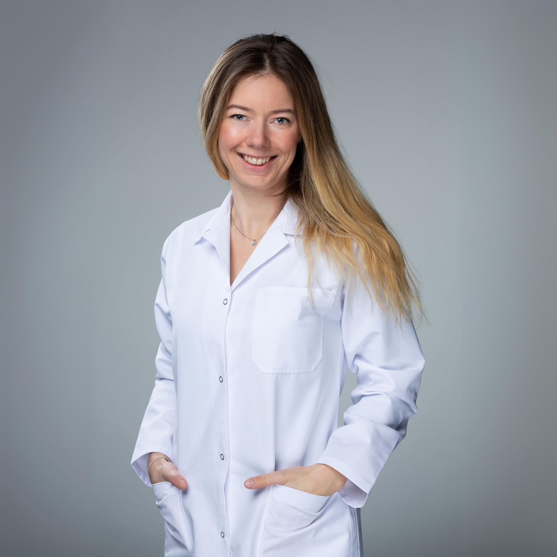 Alisa Kazariņa — farmaceite un PhD bioloģijā